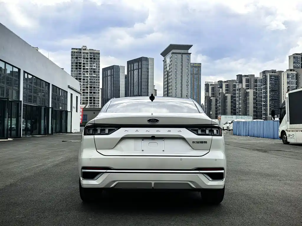 Ford Mondeo — миниатюра 12