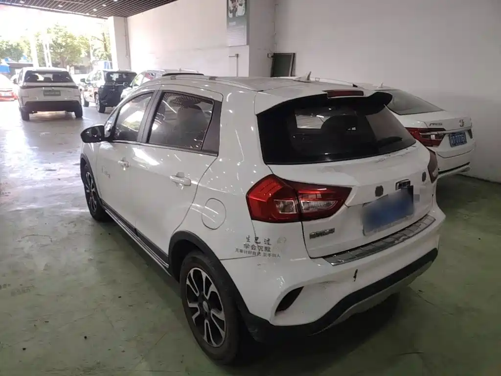 Geely Vision X3 — миниатюра 5