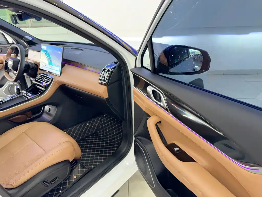 Geely Boyue L — миниатюра 15