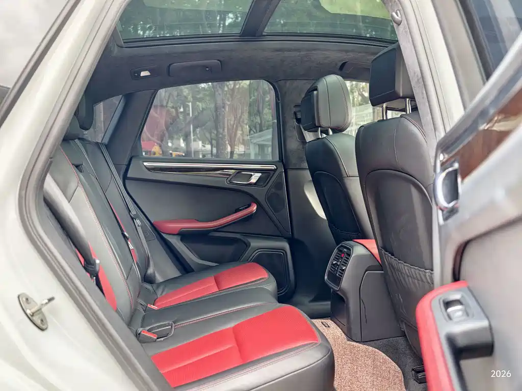 Porsche Macan — миниатюра 11