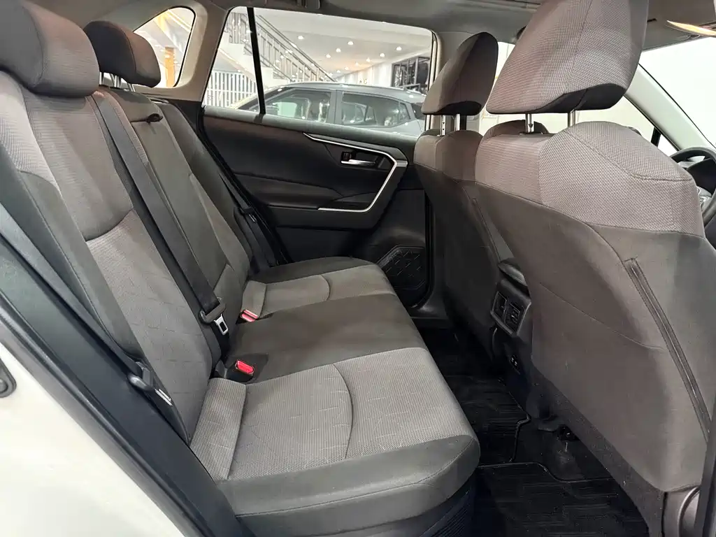 Toyota RAV4 — миниатюра 11