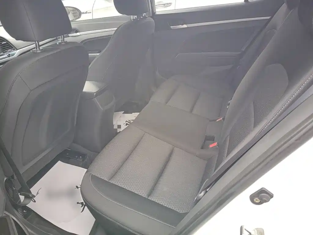 Hyundai Elantra — миниатюра 17