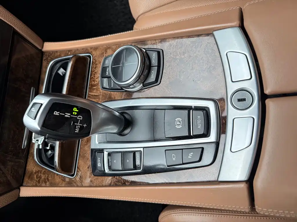 BMW 7 Series — миниатюра 12