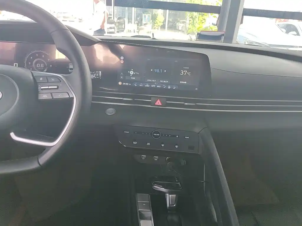 Hyundai Elantra — миниатюра 13