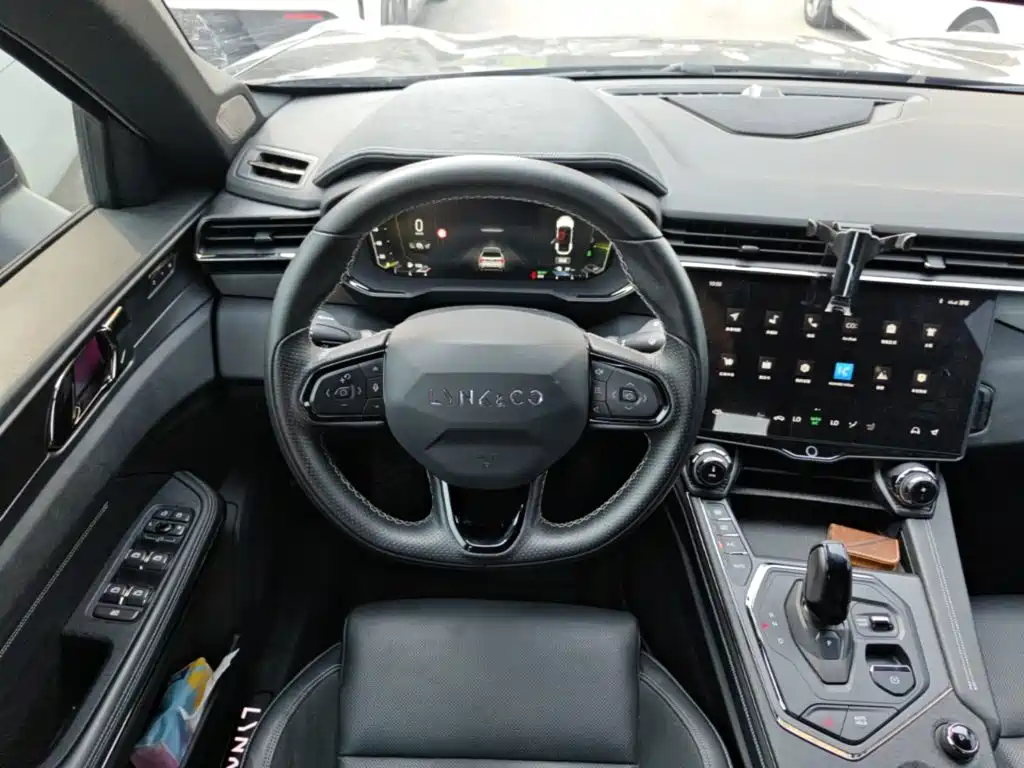 Lynk & Co 01 EM-P — миниатюра 11
