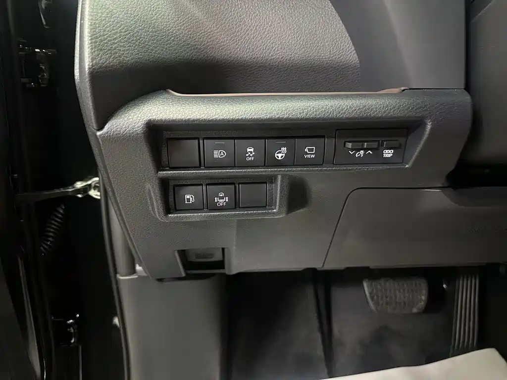 Toyota Granvia — миниатюра 16