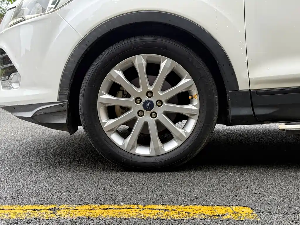 Ford Kuga — миниатюра 14