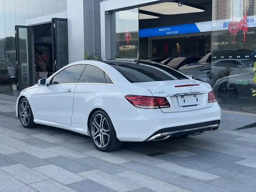 Mercedes-Benz E-Class (Import) — миниатюра 10