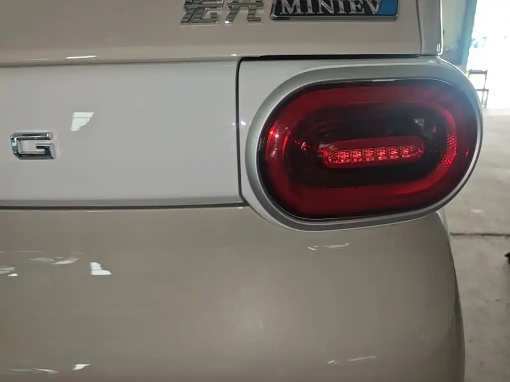 Wuling MINIEV — миниатюра 8