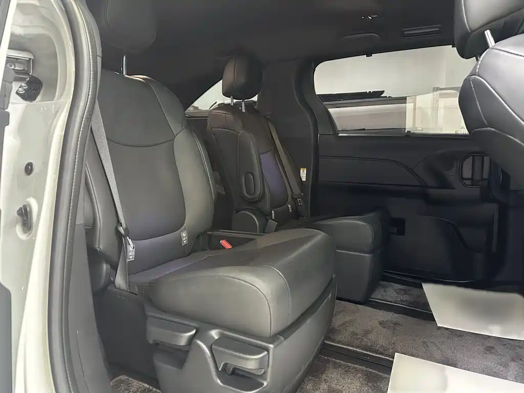 Toyota Sienna — миниатюра 6