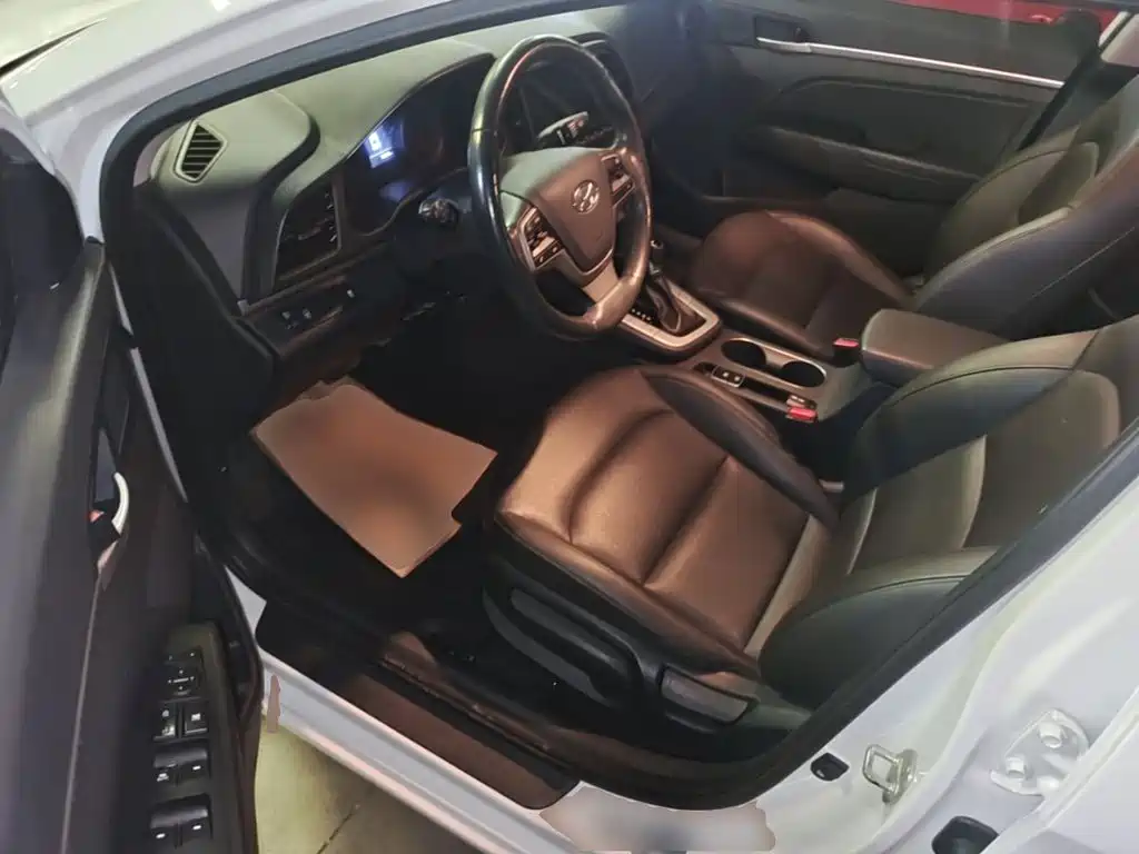 Hyundai Elantra — миниатюра 16
