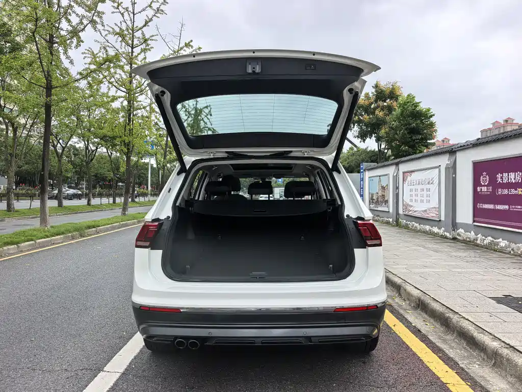 Volkswagen Tiguan L — миниатюра 18