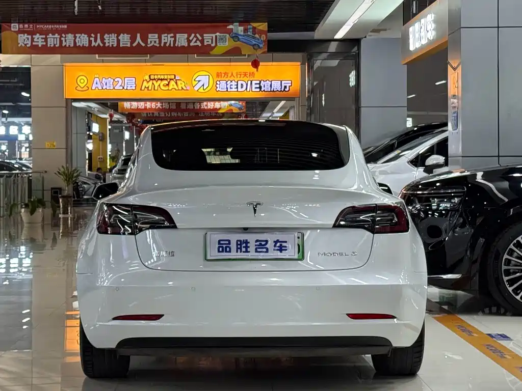 Tesla Model 3 — миниатюра 5