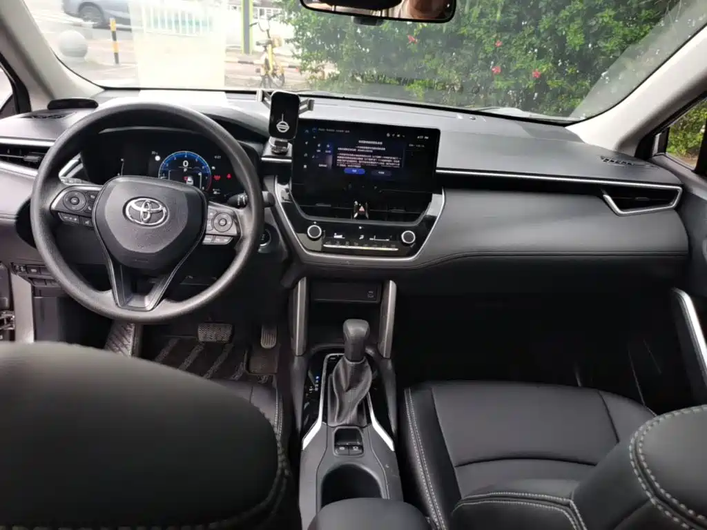 Toyota Corolla Cross — миниатюра 10
