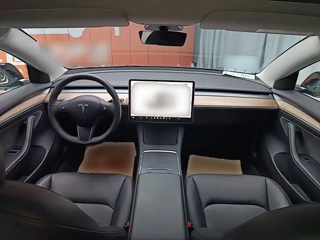 Tesla Model 3 — миниатюра 10