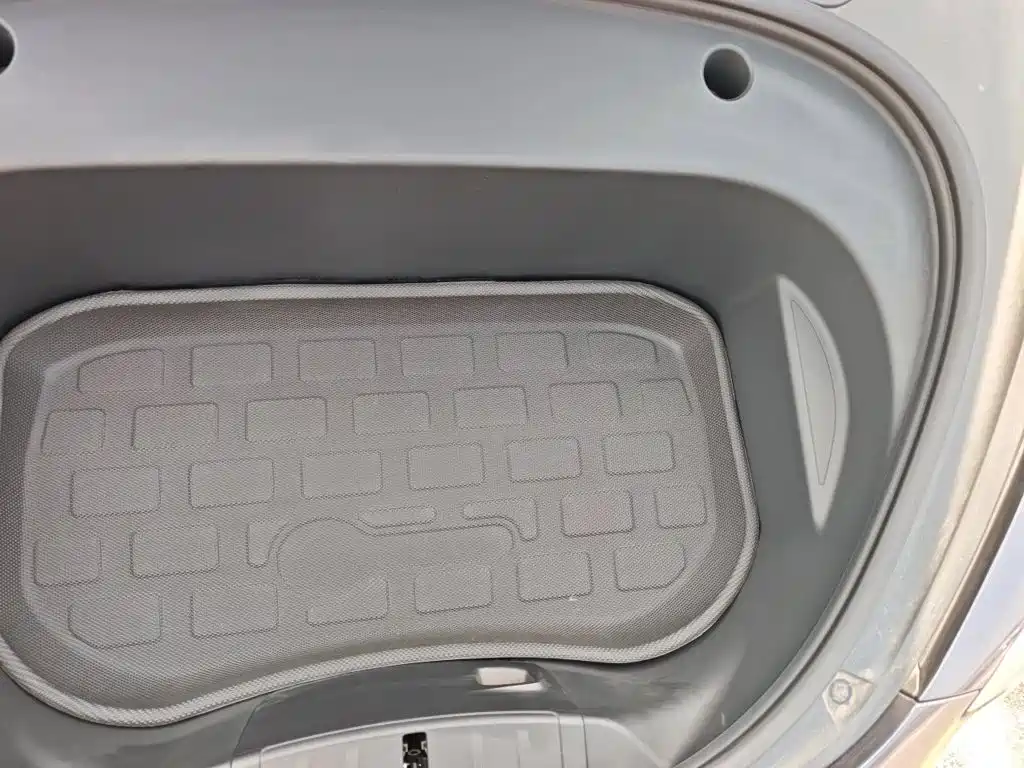 Tesla Model 3 — миниатюра 20