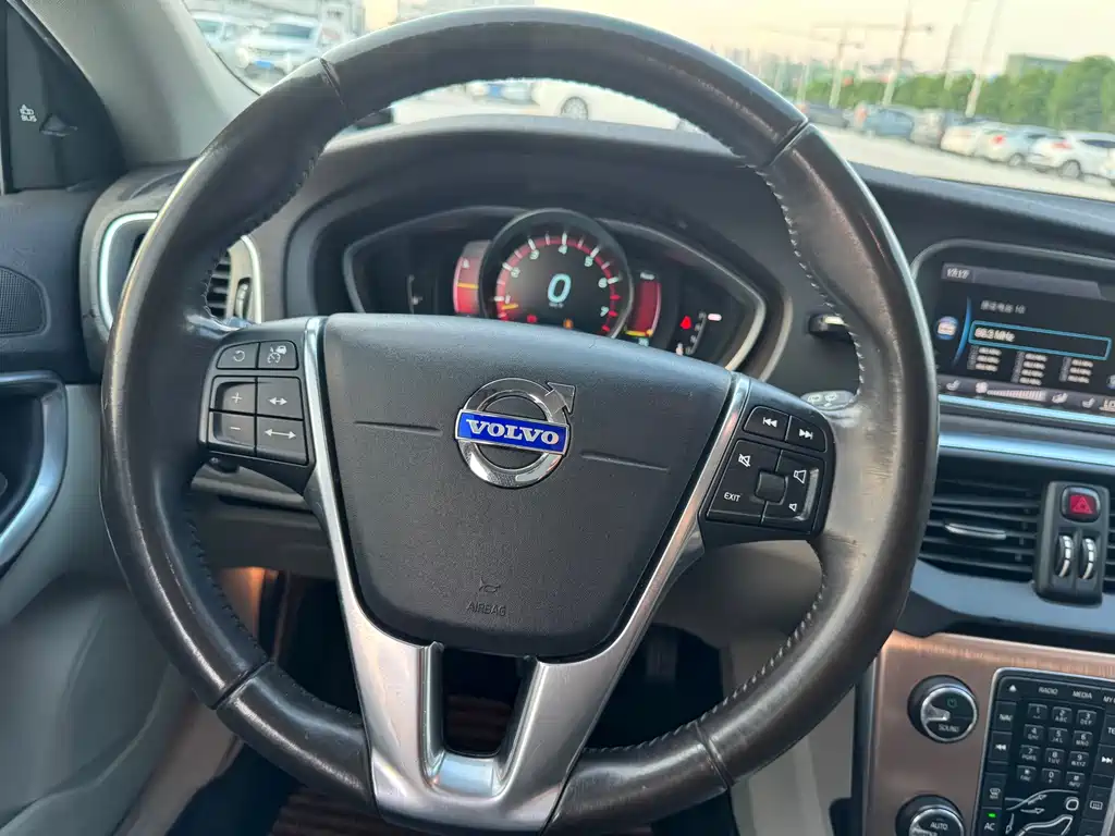 Volvo V40 — миниатюра 12