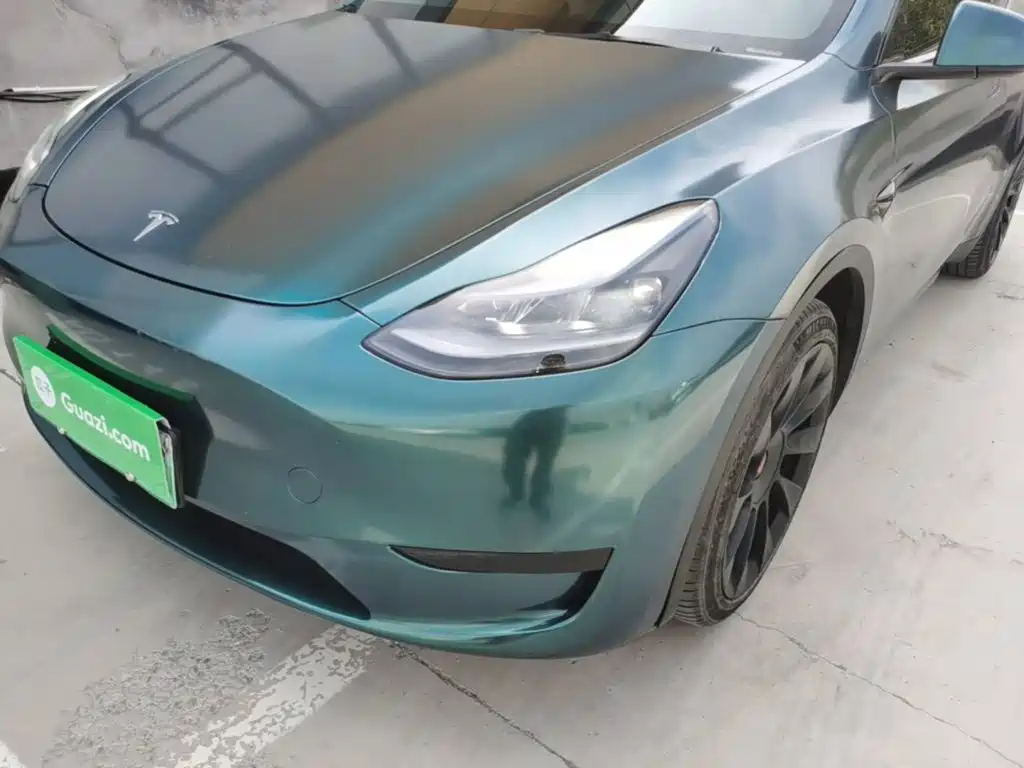 Tesla Model Y — миниатюра 24