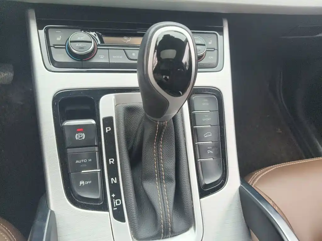 Geely Boyue — миниатюра 10