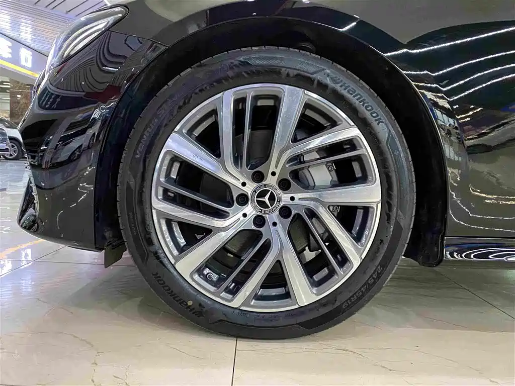 Mercedes-Benz E-Class — миниатюра 5