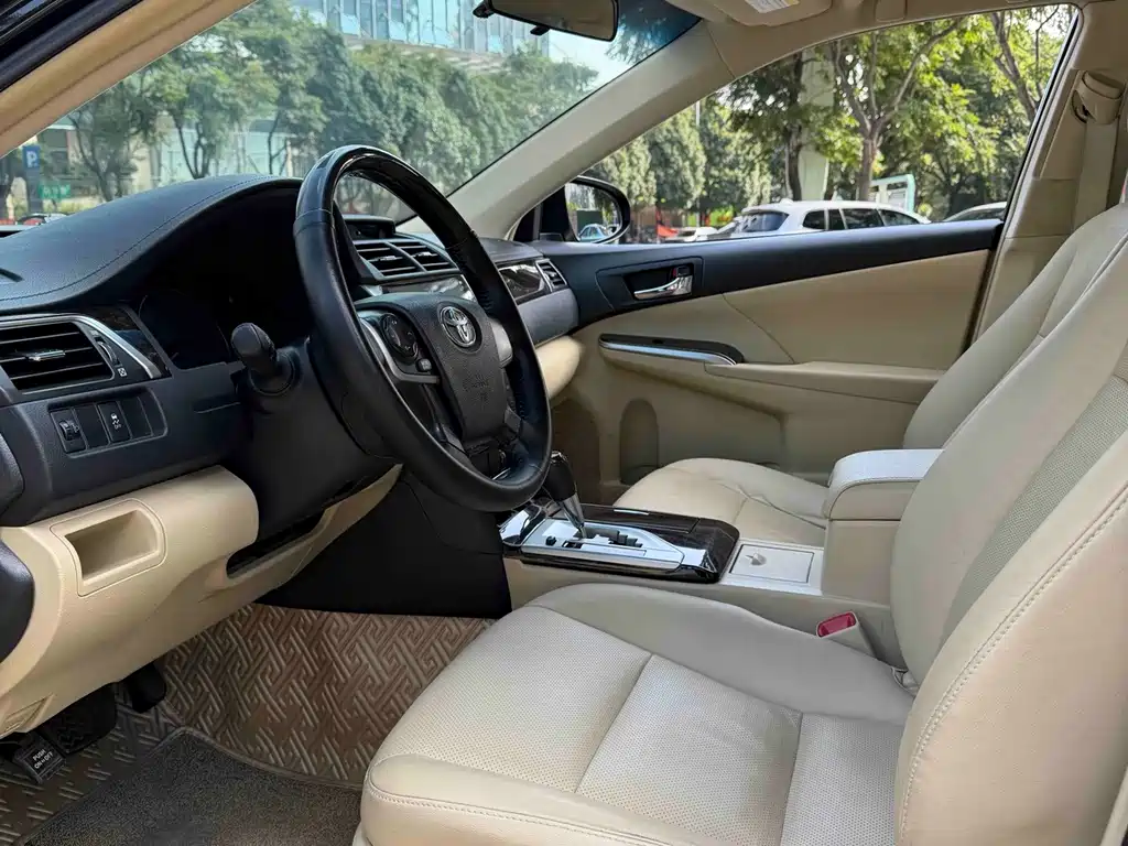 Toyota Camry — миниатюра 8