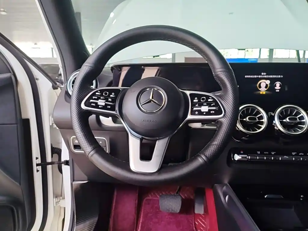 Mercedes-Benz GLB — миниатюра 11