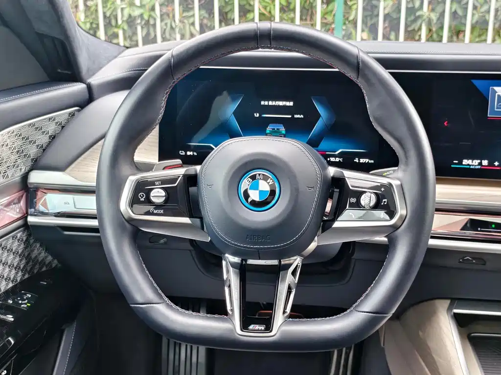 BMW i7 M70L — миниатюра 6