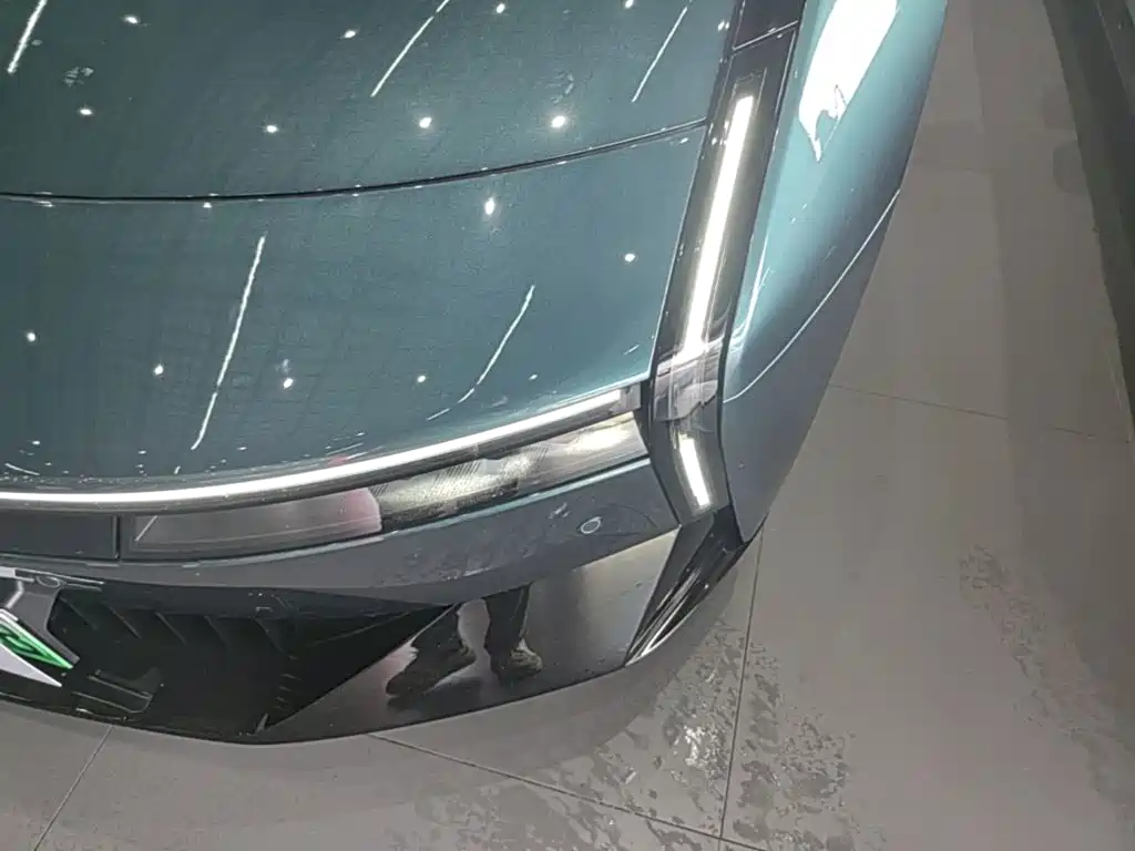XPeng P7 — миниатюра 24
