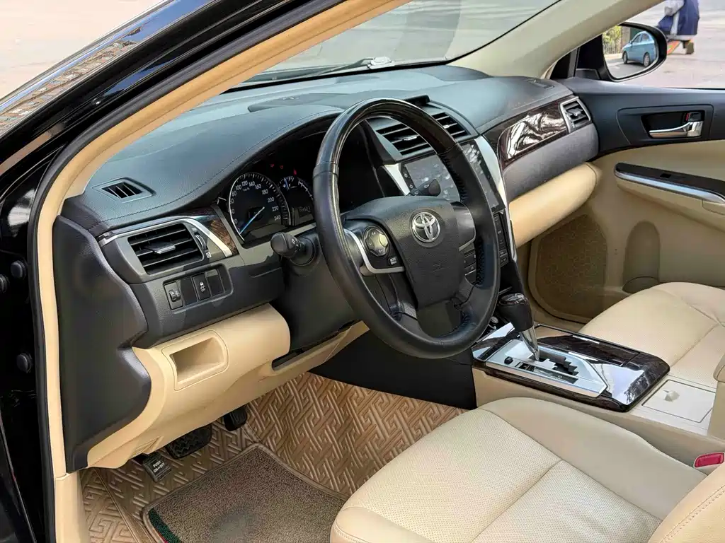 Toyota Camry — миниатюра 10