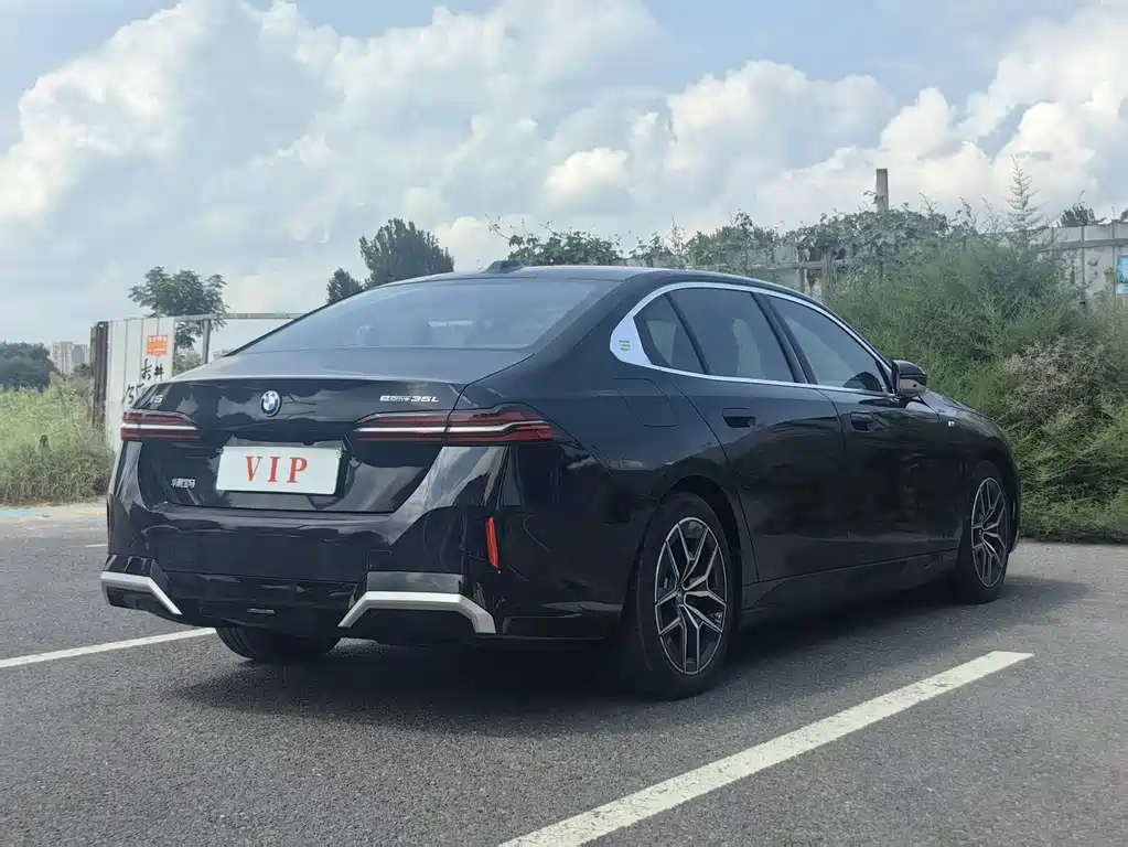 BMW i5 — миниатюра 7