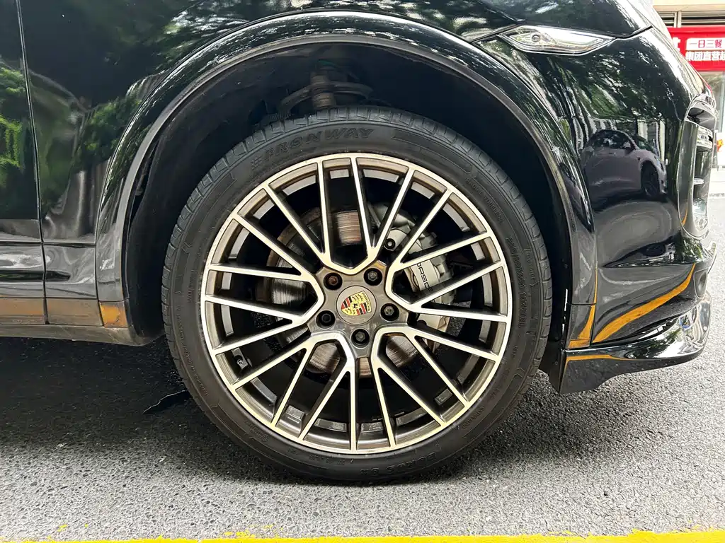 Porsche Cayenne — миниатюра 6