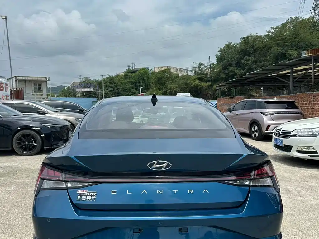 Hyundai Elantra — миниатюра 11