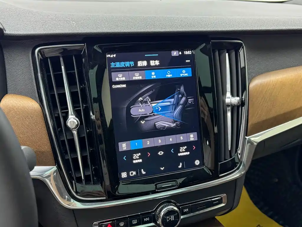 Volvo S90 PHEV — миниатюра 19