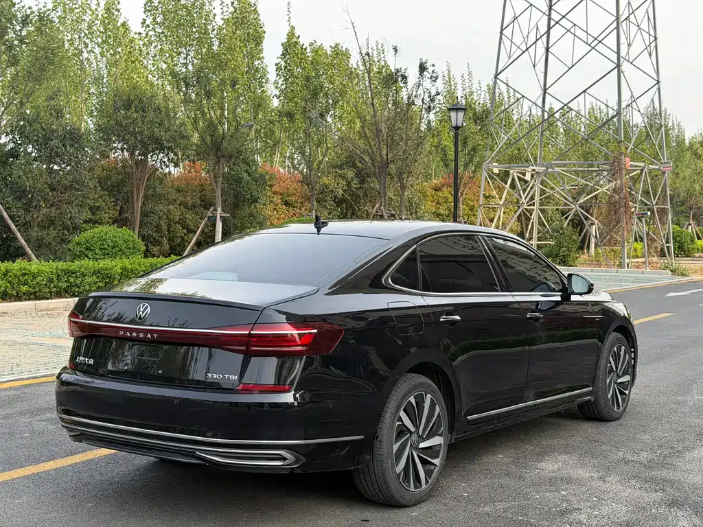 Volkswagen Passat 2023 330TSI Luxury
