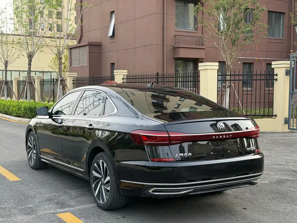 Volkswagen Passat 2023 330TSI Luxury