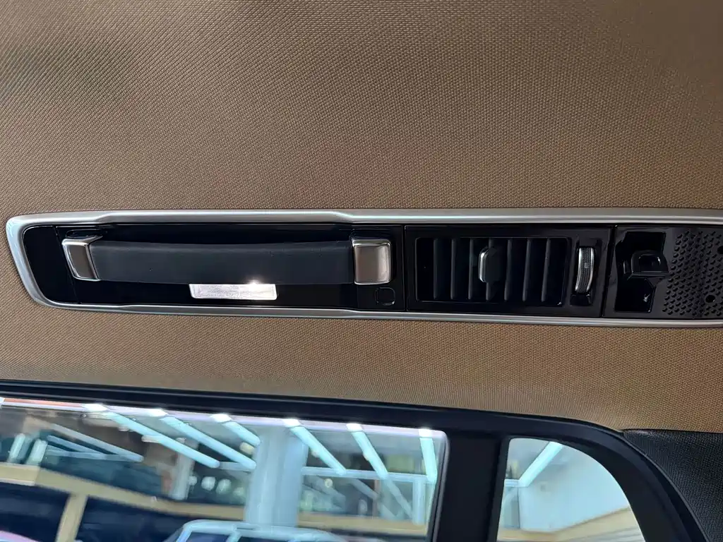 Land Rover Range Rover — миниатюра 17