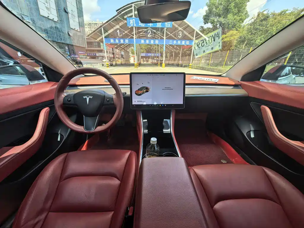 Tesla Model 3 — миниатюра 4