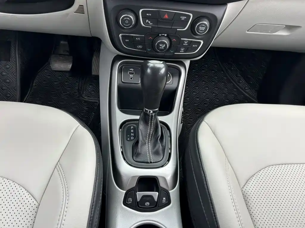 Jeep Compass — миниатюра 12