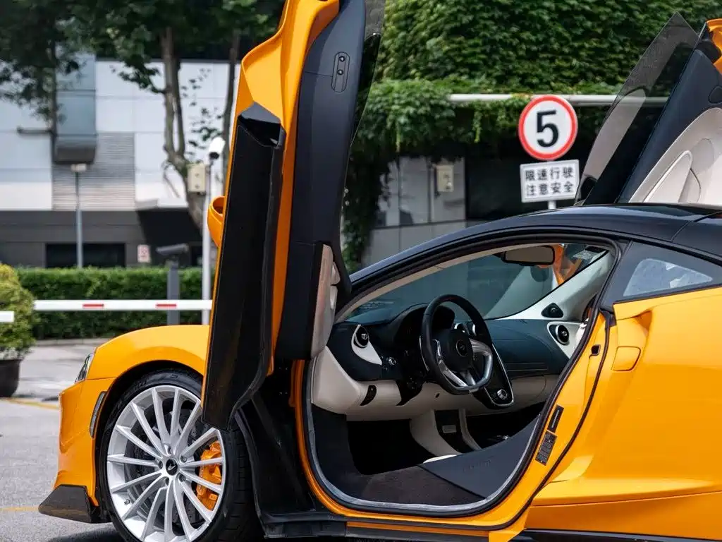 McLaren GT — миниатюра 4