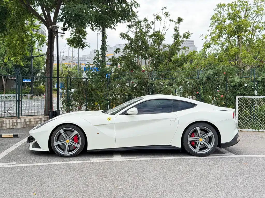 Ferrari F12berlinetta — миниатюра 7