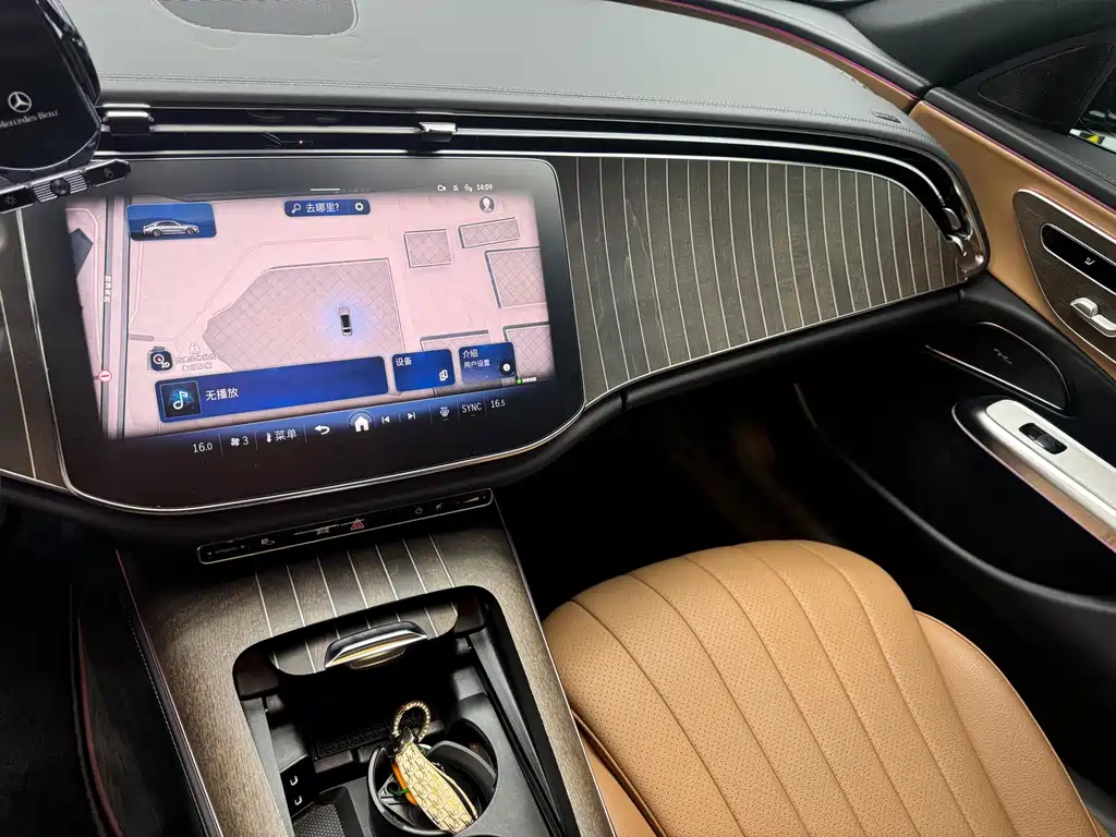 Mercedes-Benz E-Class — миниатюра 6