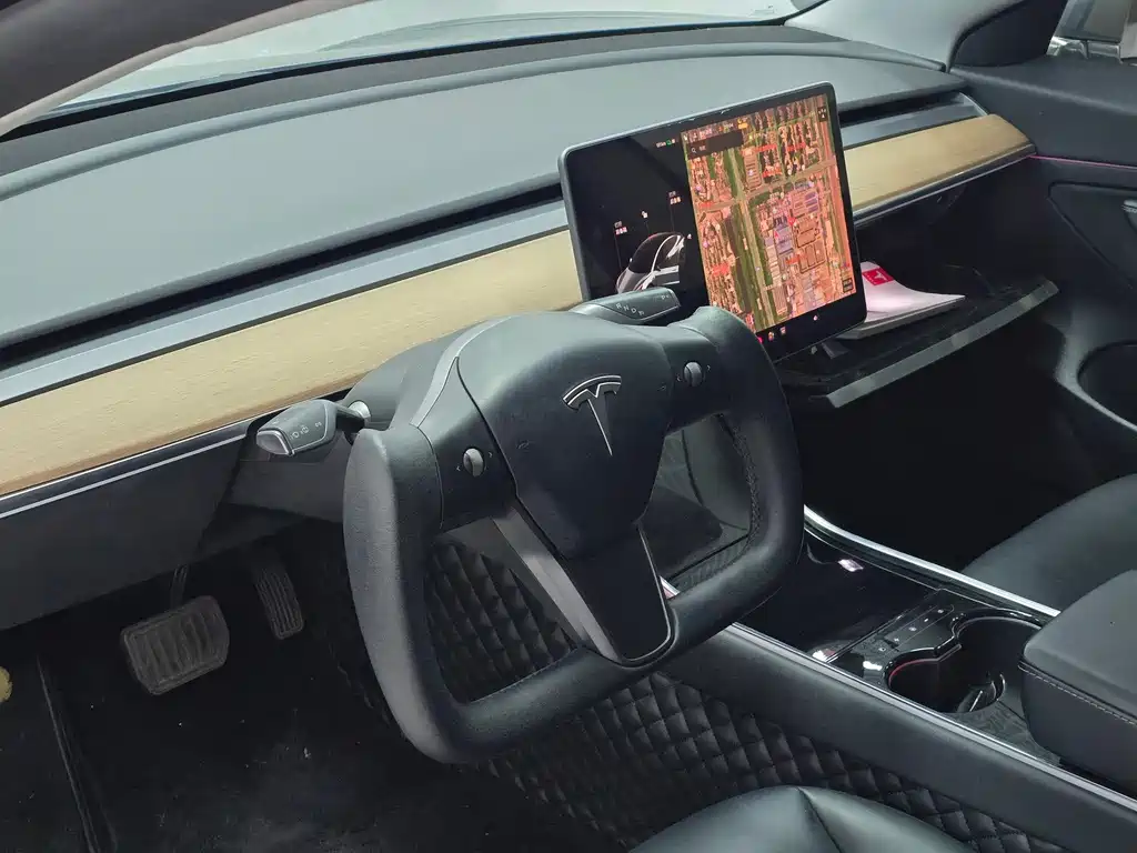 Tesla Model 3 — миниатюра 5