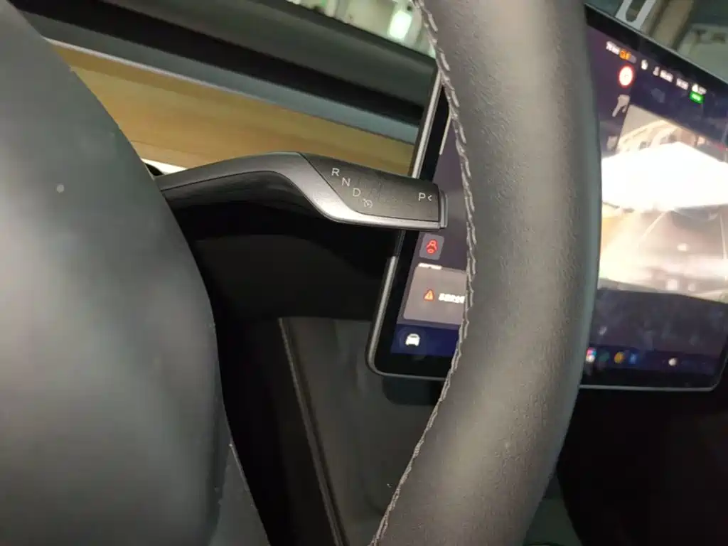 Tesla Model Y — миниатюра 14