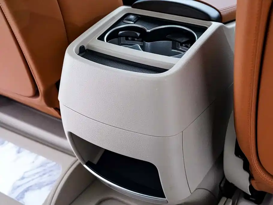 Mercedes-Benz V-Class — миниатюра 27