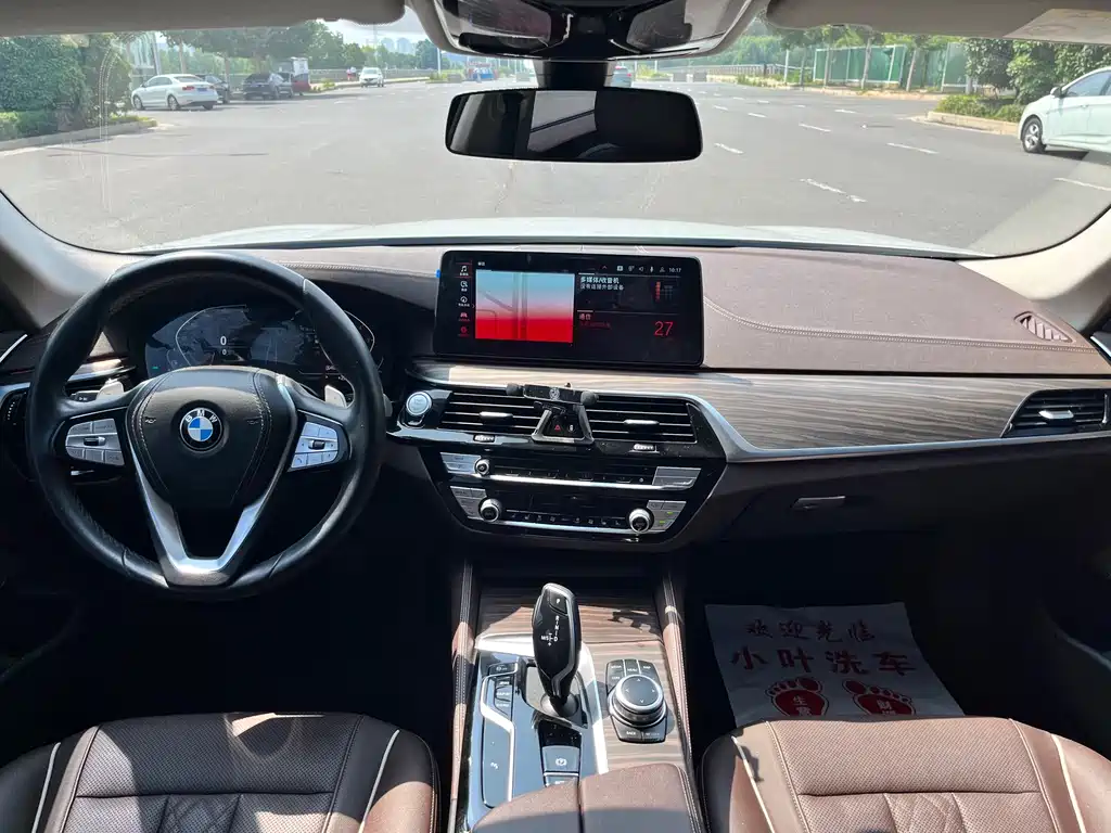 BMW 5 Series — миниатюра 11