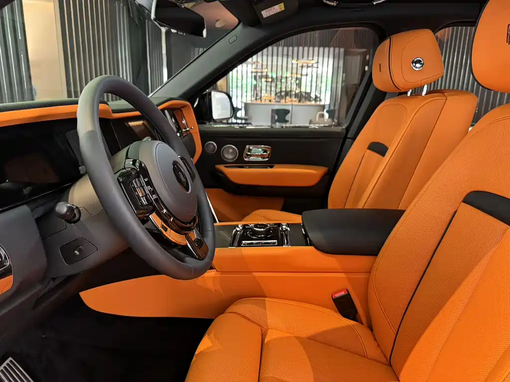 Rolls-Royce Cullinan 2026 мест