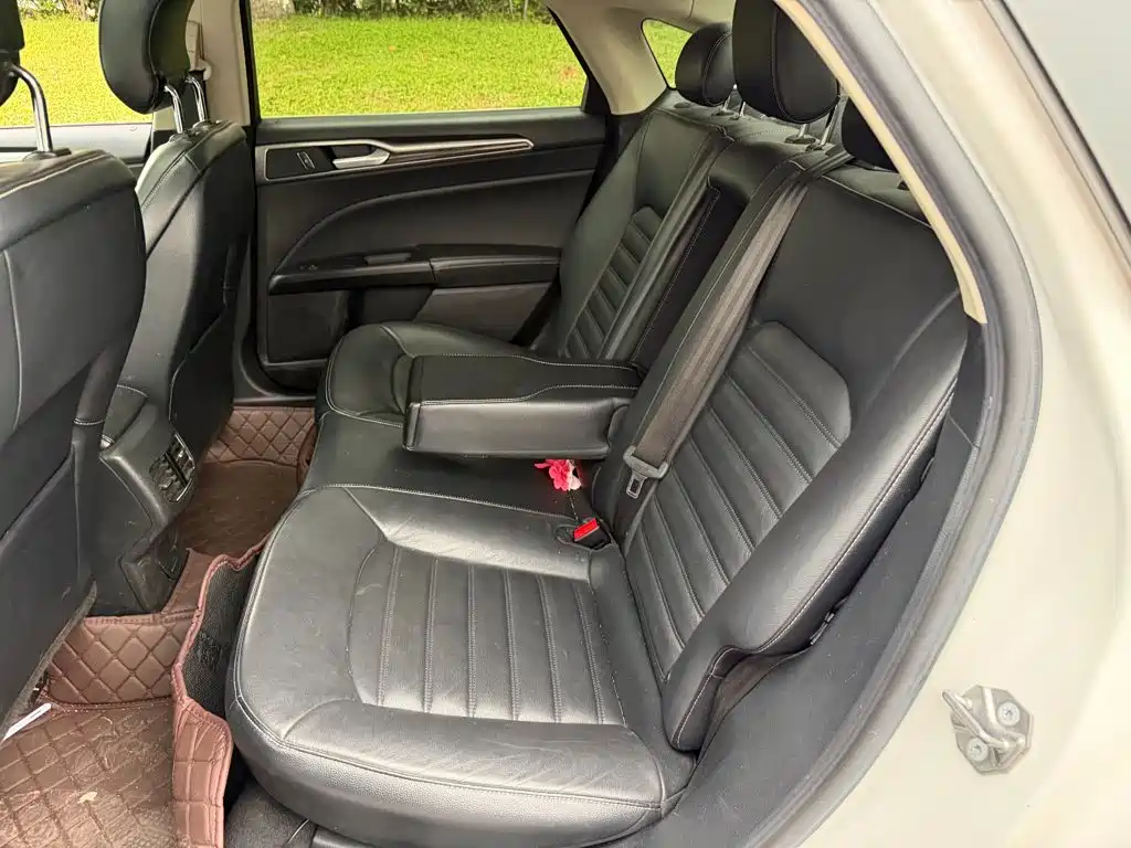 Ford Mondeo — миниатюра 12