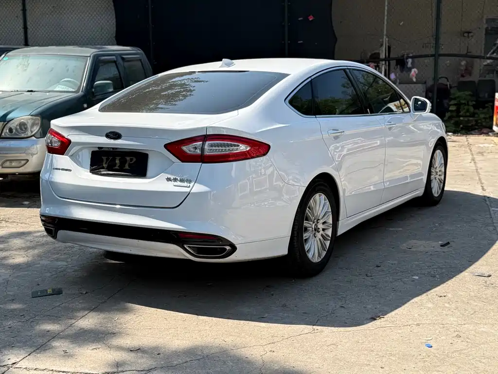 Ford Mondeo — миниатюра 9