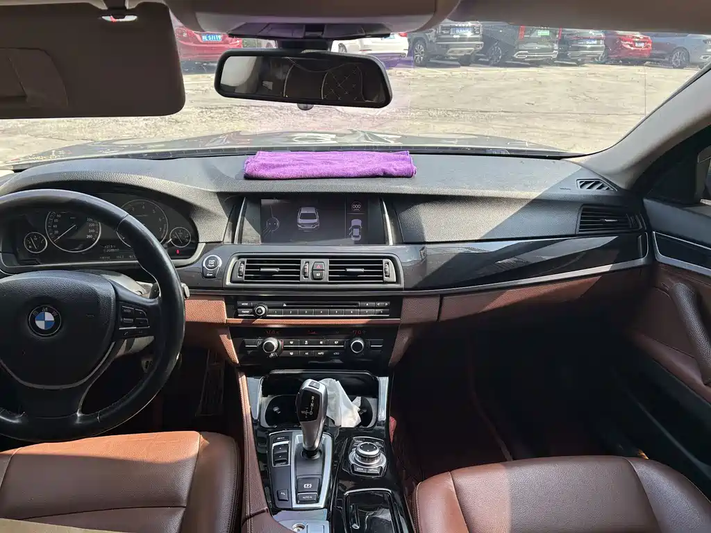 BMW 5 Series — миниатюра 7