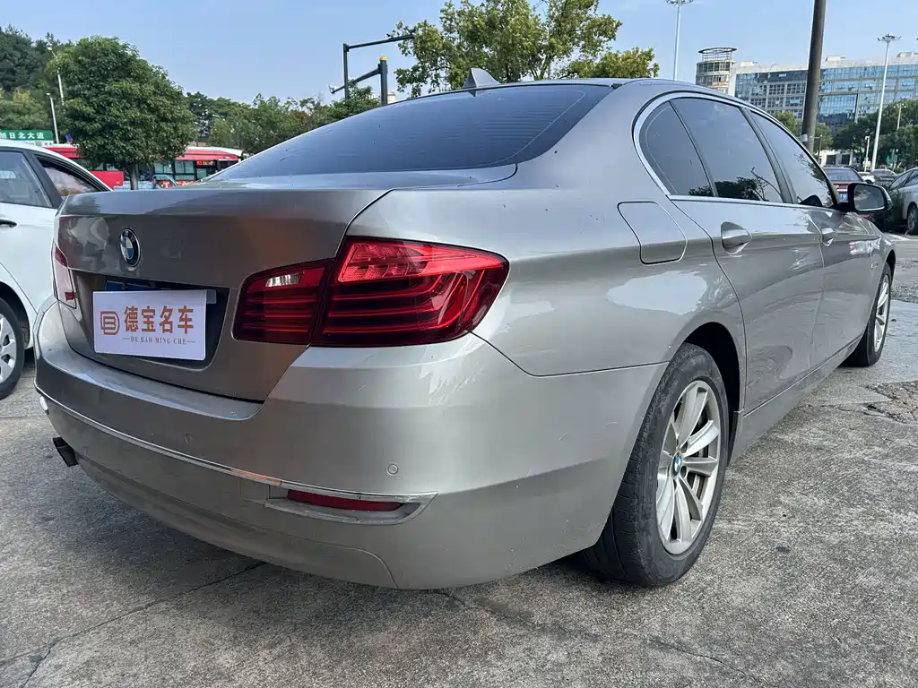 BMW 5 Series — миниатюра 9